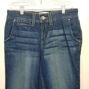Levi's Women's Crop Jeans Medium Wash size 8
